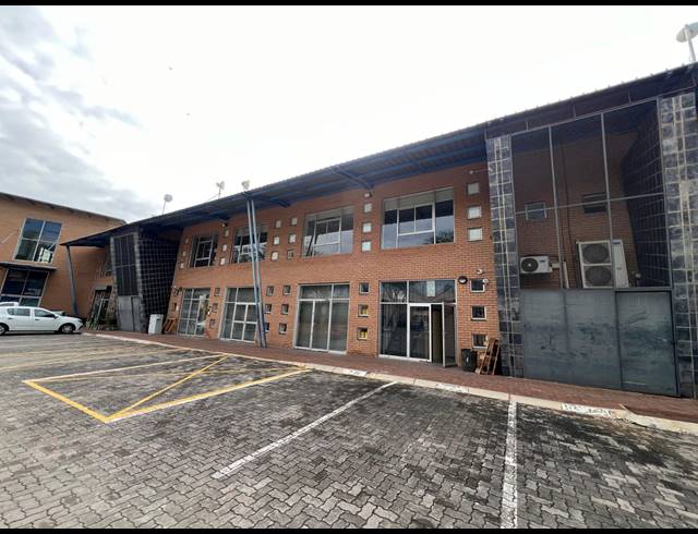 449M² WAREHOUSE TO LET IN STRIJDOMPARK